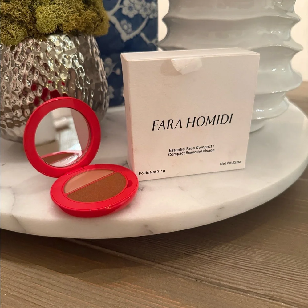 FARA HOMIDI Essential Face Compact